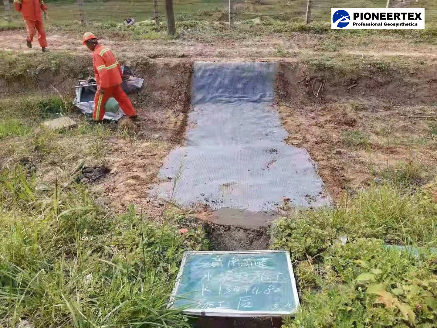 PIONEERTEX CONCRETE EROSION CONTROL MAT (4)