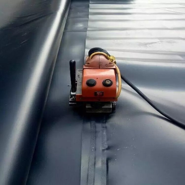 Composite Hdpe Geomembrane For Pond Reservior, Landfill And Tunnel Projects