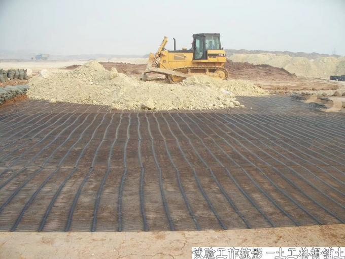 Retaining Wall PP Uniaxial Geogrid For Slope Reinforcement 60-300KN/M 1