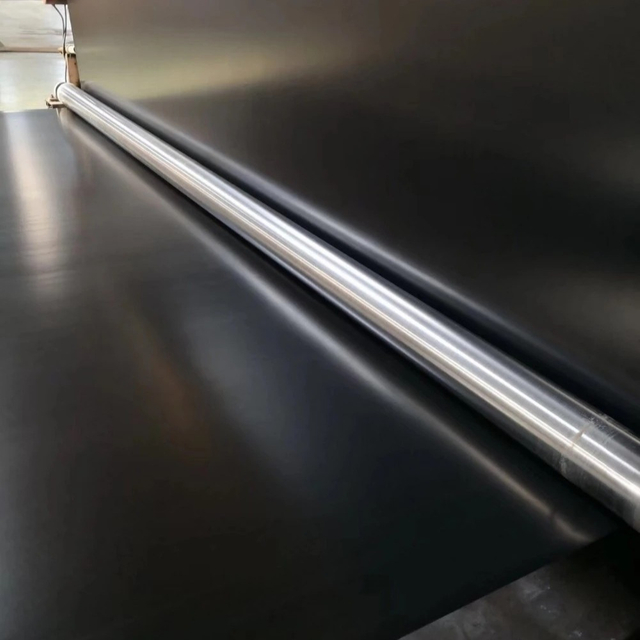 Needle Punch Nonwoven Geotextile Laminated with Smooth HDPE Composite Geomembrane For Fish Farm Pond Liner
